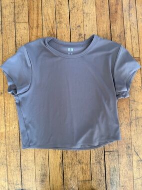 Uniqlo Women’s Athletic Cool and Dry T-Shirt Size L